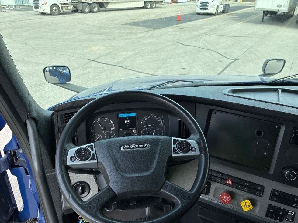 Sleeper Tractor-Heavy Duty Tractors-Freightliner-2021-T12642ST-Fort Wayne-IN-425,875\n\t\tmiles-$ 60,500 - Image 11
