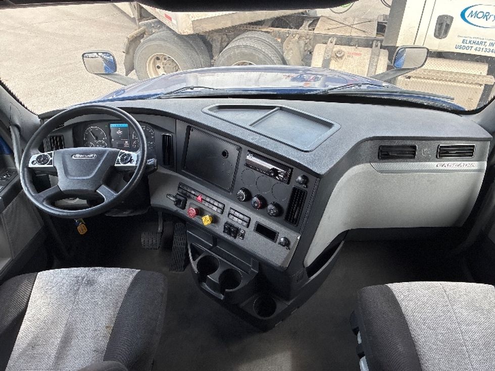 Sleeper Tractor-Heavy Duty Tractors-Freightliner-2021-T12642ST-Fort Wayne-IN-425,875\n\t\tmiles-$ 60,500 - Image 12
