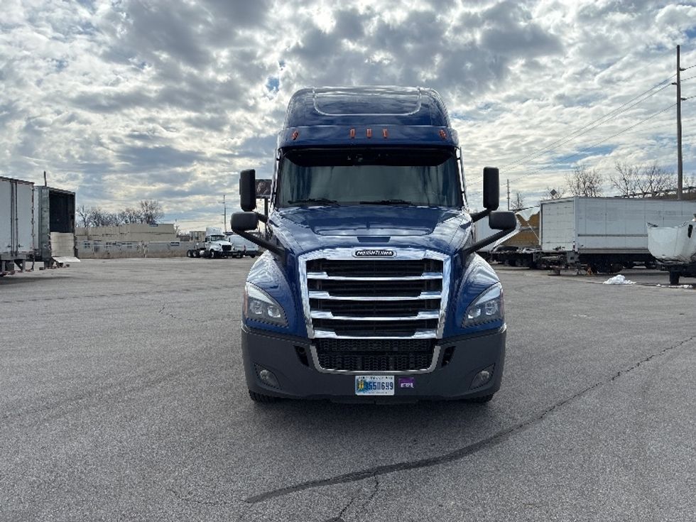 Sleeper Tractor-Heavy Duty Tractors-Freightliner-2021-T12642ST-Fort Wayne-IN-425,875\n\t\tmiles-$ 60,500 - Image 2