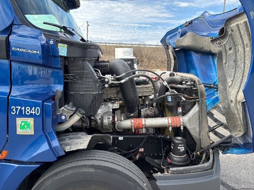 Sleeper Tractor-Heavy Duty Tractors-Freightliner-2021-T12642ST-Fort Wayne-IN-425,875\n\t\tmiles-$ 60,500 - Image 20