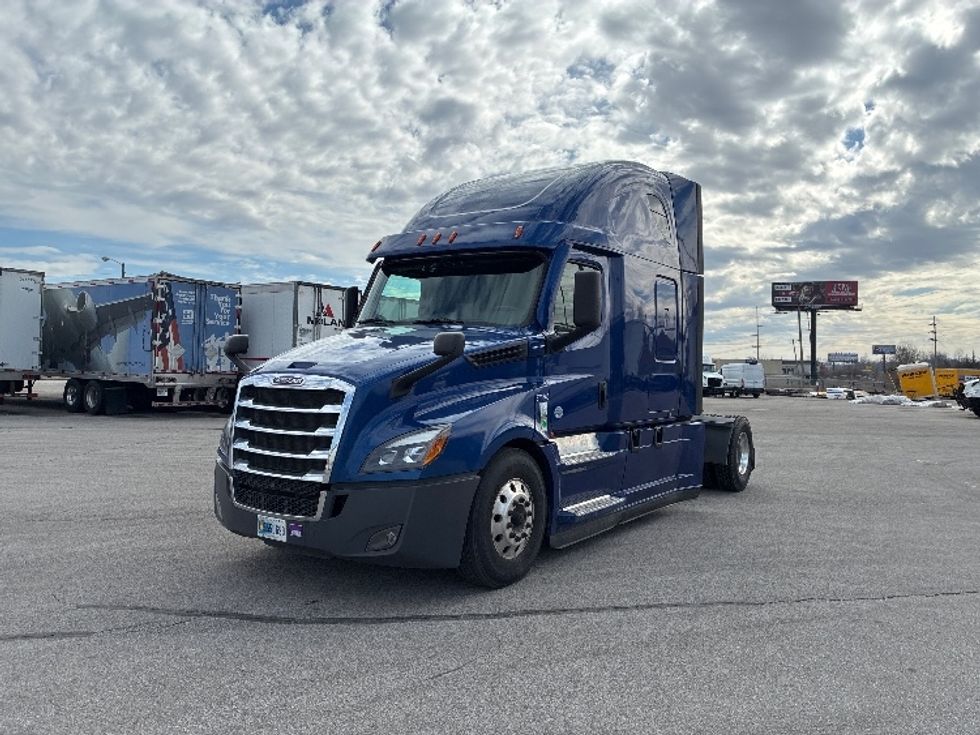 Sleeper Tractor-Heavy Duty Tractors-Freightliner-2021-T12642ST-Fort Wayne-IN-425,875\n\t\tmiles-$ 60,500 - Image 3