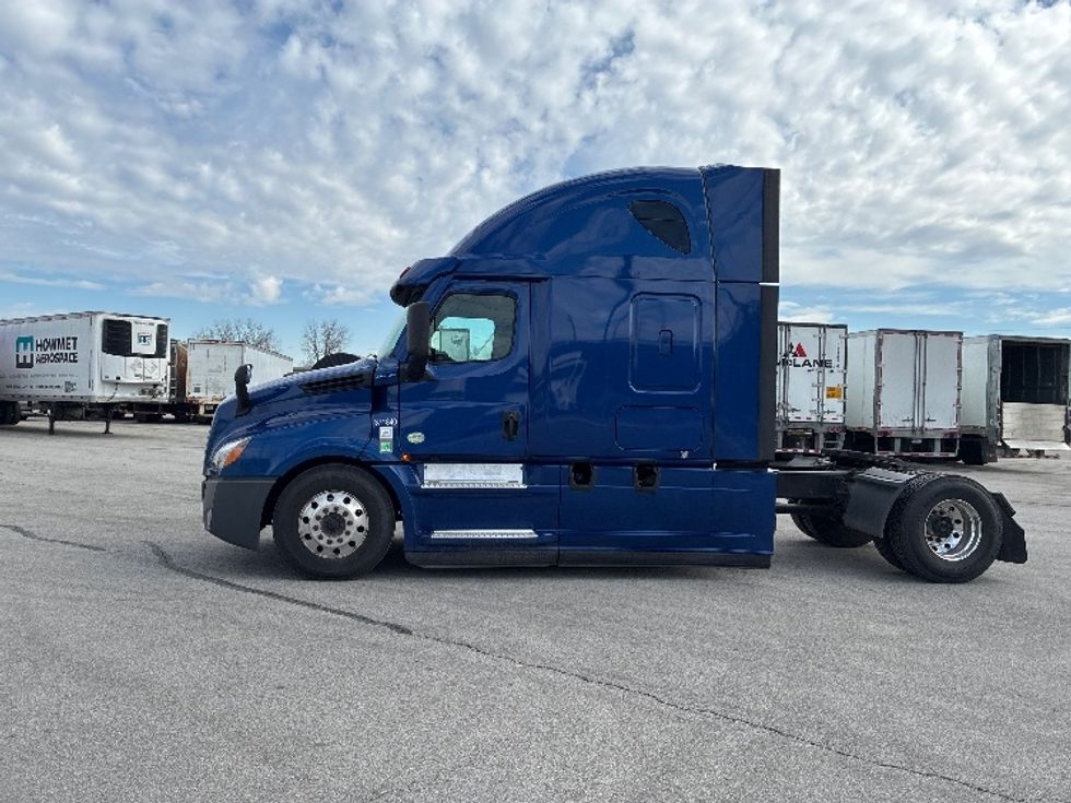 Sleeper Tractor-Heavy Duty Tractors-Freightliner-2021-T12642ST-Fort Wayne-IN-425,875\n\t\tmiles-$ 60,500 - Image 4