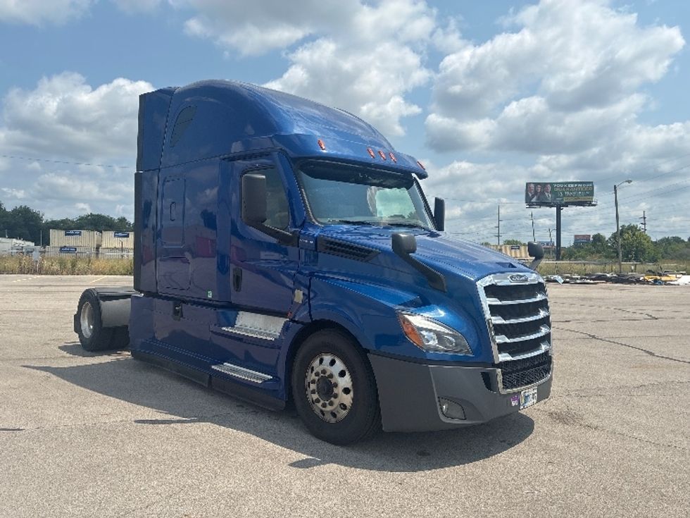 Sleeper Tractor-Heavy Duty Tractors-Freightliner-2021-T12642ST-Fort Wayne-IN-461,493\n\t\tmiles-$ 57,500 - Image 1