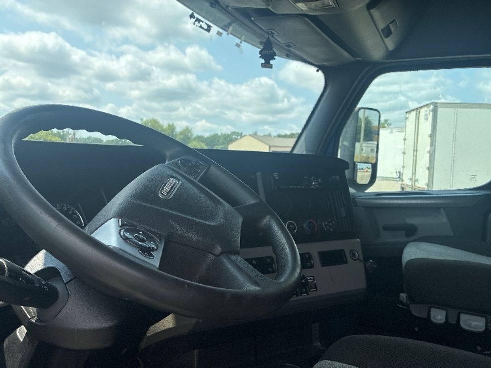 Sleeper Tractor-Heavy Duty Tractors-Freightliner-2021-T12642ST-Fort Wayne-IN-461,493\n\t\tmiles-$ 57,500 - Image 10