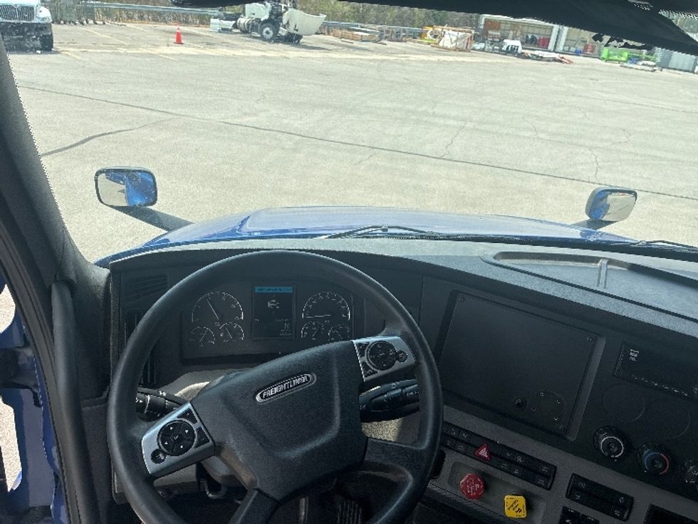 Sleeper Tractor-Heavy Duty Tractors-Freightliner-2021-T12642ST-Fort Wayne-IN-461,493\n\t\tmiles-$ 57,500 - Image 11