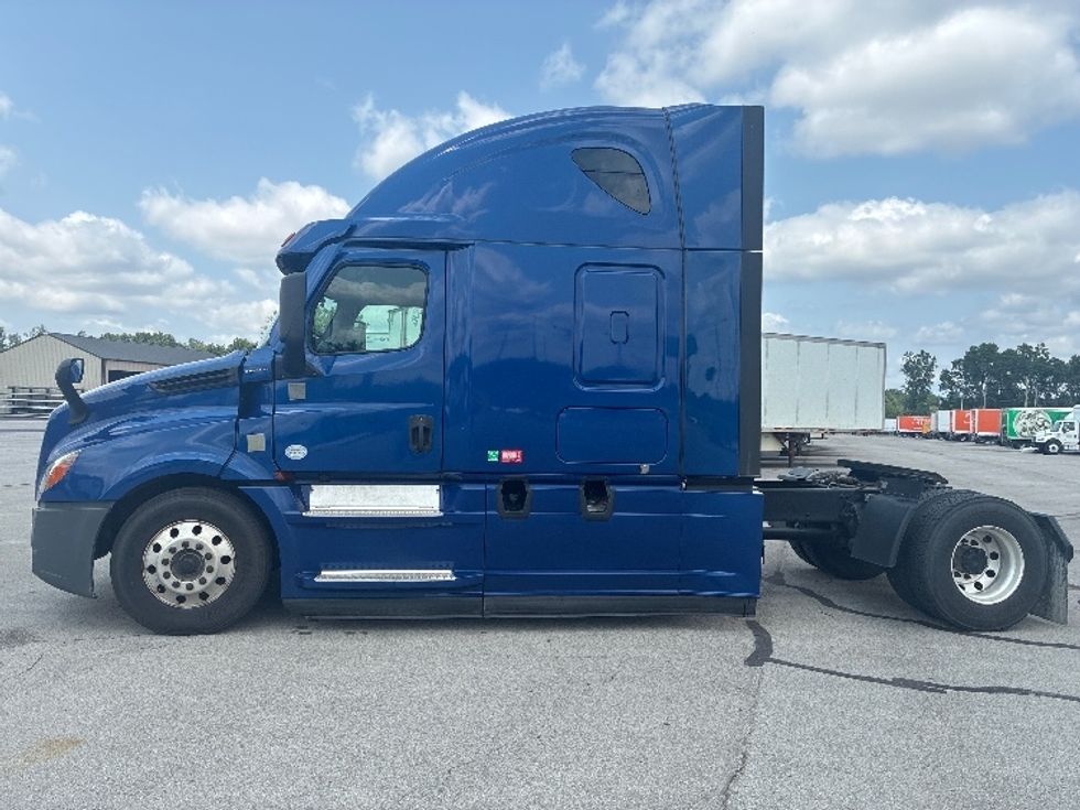 Sleeper Tractor-Heavy Duty Tractors-Freightliner-2021-T12642ST-Fort Wayne-IN-461,493\n\t\tmiles-$ 57,500 - Image 4