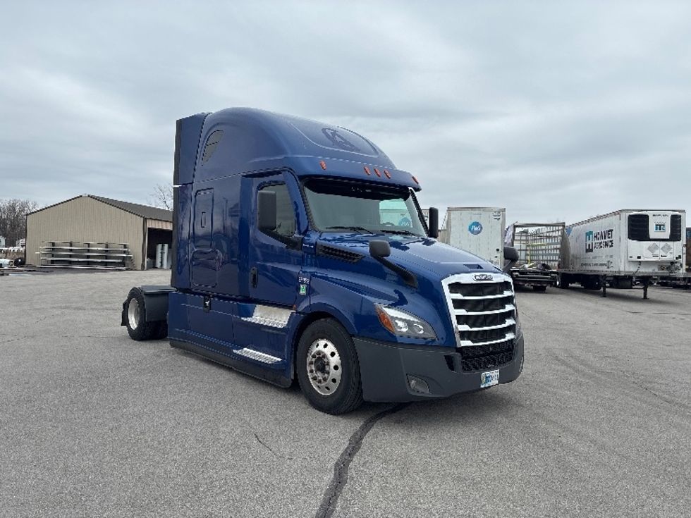Sleeper Tractor-Heavy Duty Tractors-Freightliner-2021-T12642ST-Fort Wayne-IN-465,984\n\t\tmiles-$ 57,250 - Image 1