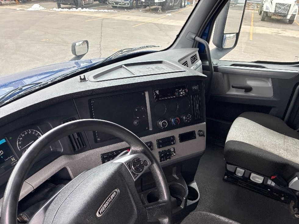 Sleeper Tractor-Heavy Duty Tractors-Freightliner-2021-T12642ST-Fort Wayne-IN-465,984\n\t\tmiles-$ 57,250 - Image 10