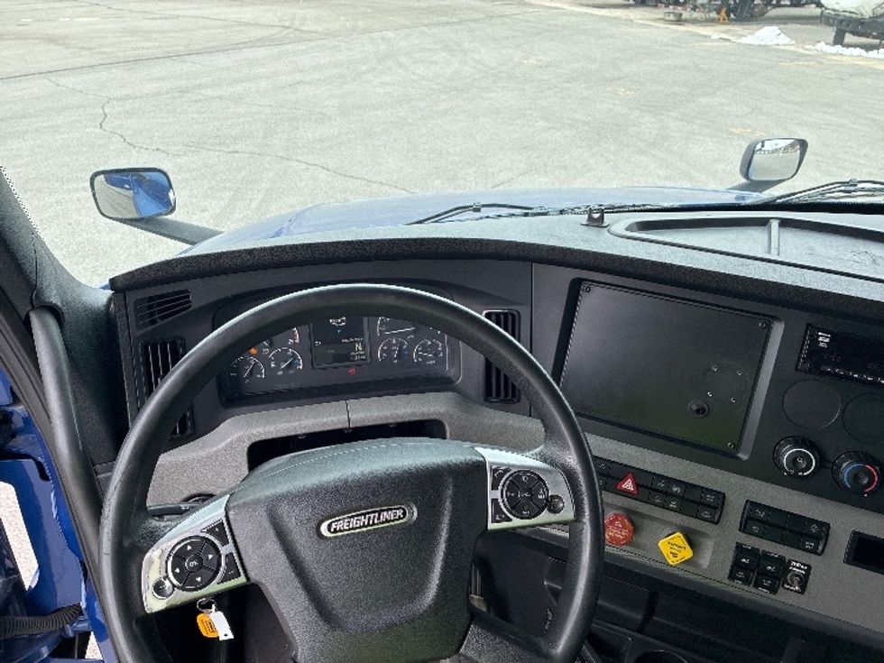 Sleeper Tractor-Heavy Duty Tractors-Freightliner-2021-T12642ST-Fort Wayne-IN-465,984\n\t\tmiles-$ 57,250 - Image 11
