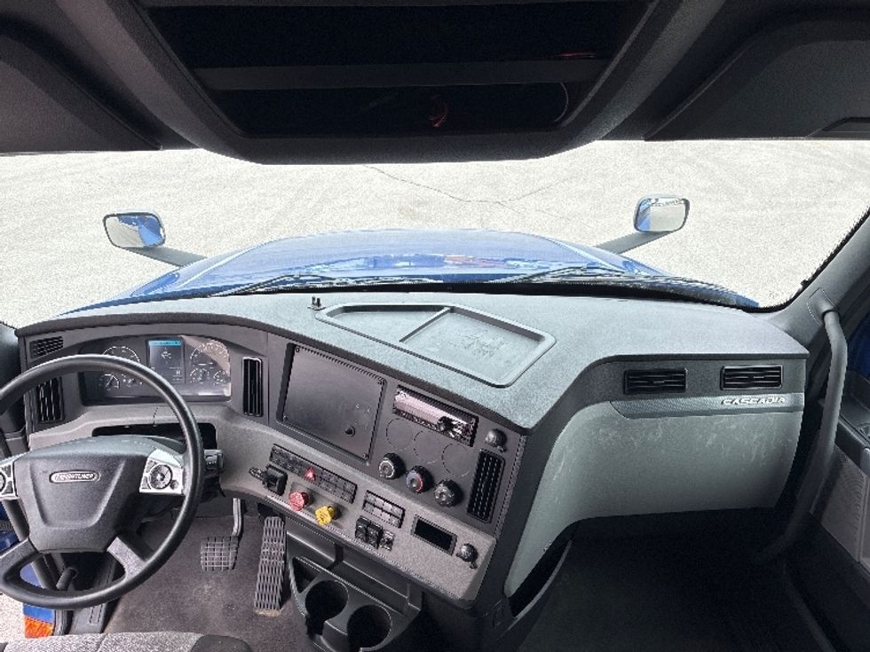 Sleeper Tractor-Heavy Duty Tractors-Freightliner-2021-T12642ST-Fort Wayne-IN-465,984\n\t\tmiles-$ 57,250 - Image 12