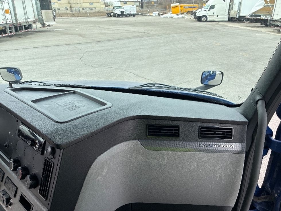 Sleeper Tractor-Heavy Duty Tractors-Freightliner-2021-T12642ST-Fort Wayne-IN-465,984\n\t\tmiles-$ 57,250 - Image 14