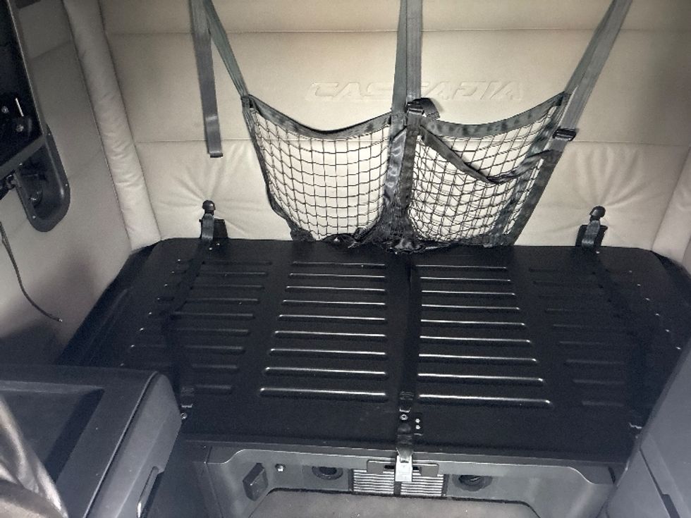 Sleeper Tractor-Heavy Duty Tractors-Freightliner-2021-T12642ST-Fort Wayne-IN-465,984\n\t\tmiles-$ 57,250 - Image 16