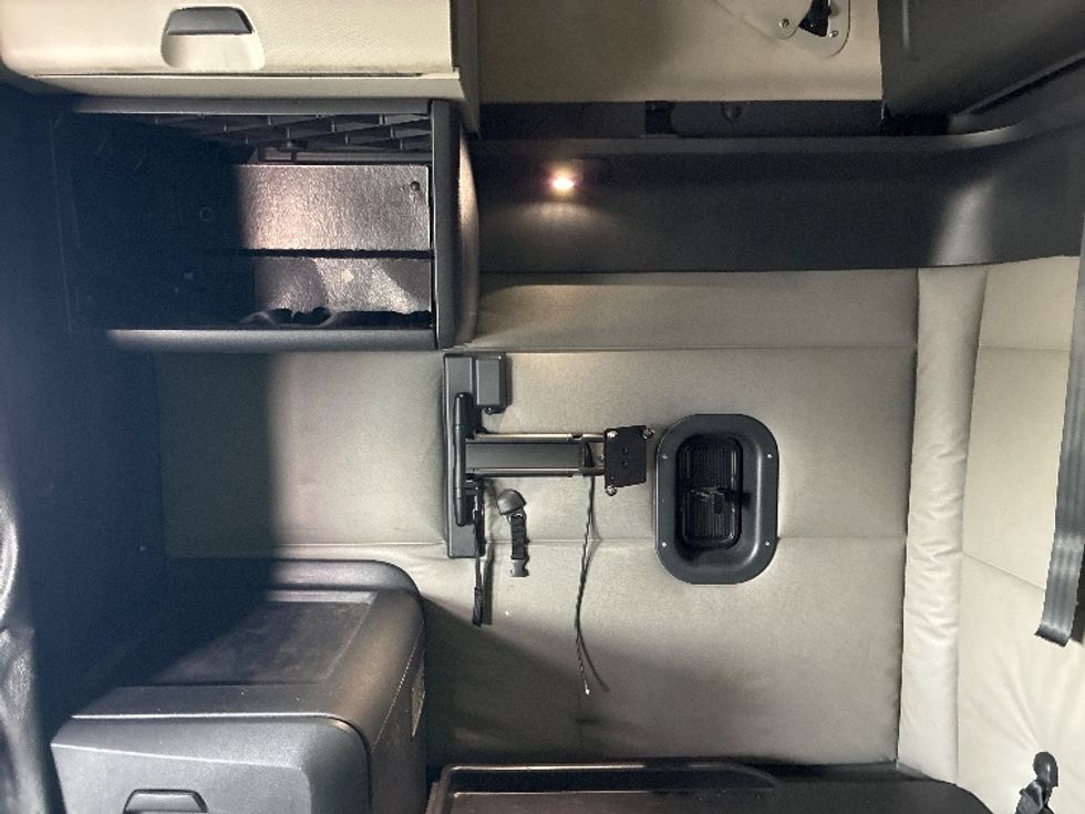 Sleeper Tractor-Heavy Duty Tractors-Freightliner-2021-T12642ST-Fort Wayne-IN-465,984\n\t\tmiles-$ 57,250 - Image 19