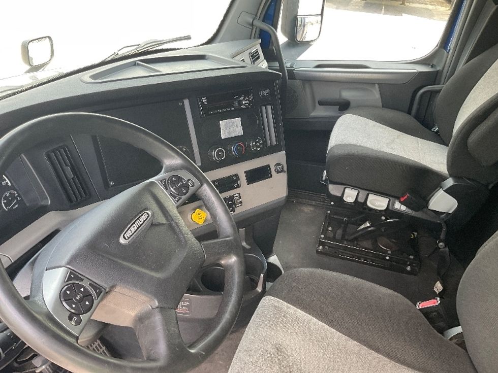 Sleeper Tractor-Heavy Duty Tractors-Freightliner-2021-T12642ST-Fort Wayne-IN-492,968\n\t\tmiles-$ 59,250 - Image 10