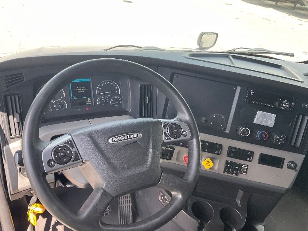 Sleeper Tractor-Heavy Duty Tractors-Freightliner-2021-T12642ST-Fort Wayne-IN-492,968\n\t\tmiles-$ 59,250 - Image 11