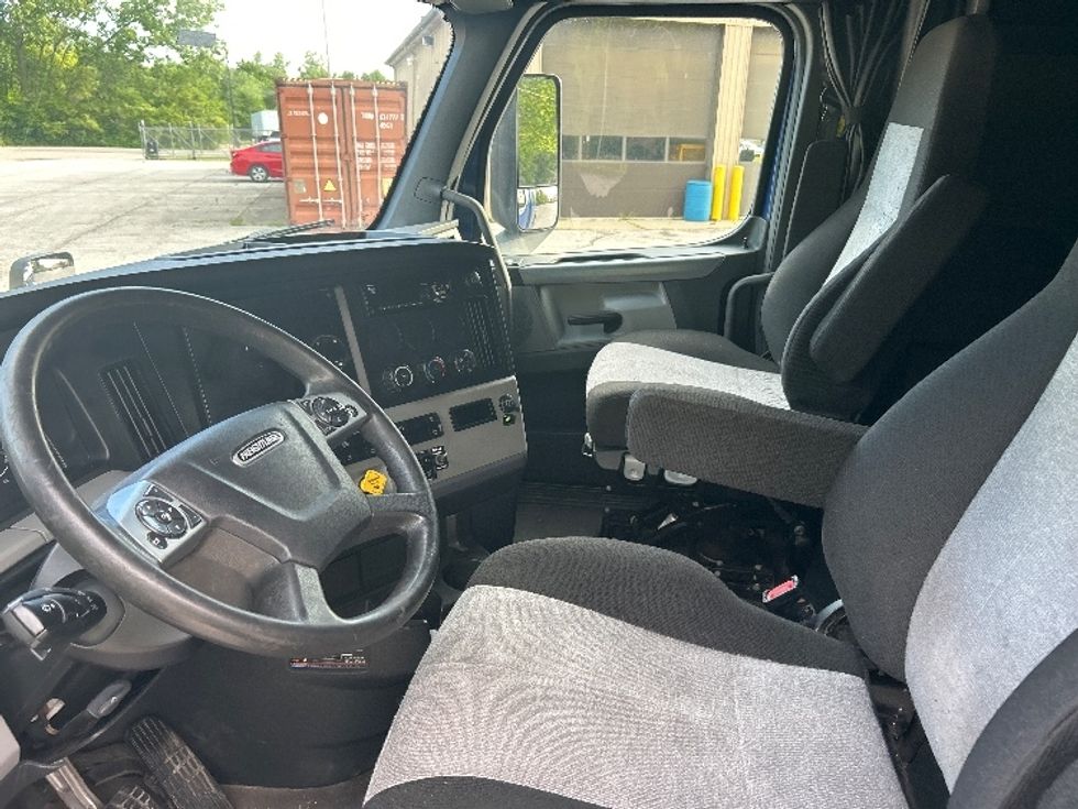 Sleeper Tractor-Heavy Duty Tractors-Freightliner-2021-T12642ST-Fort Wayne-IN-506,123\n\t\tmiles-$ 56,250 - Image 10