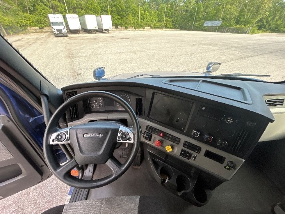 Sleeper Tractor-Heavy Duty Tractors-Freightliner-2021-T12642ST-Fort Wayne-IN-506,123\n\t\tmiles-$ 56,250 - Image 11