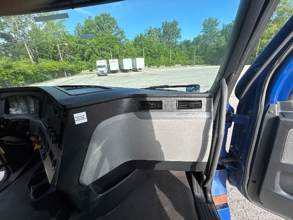 Sleeper Tractor-Heavy Duty Tractors-Freightliner-2021-T12642ST-Fort Wayne-IN-506,123\n\t\tmiles-$ 56,250 - Image 14