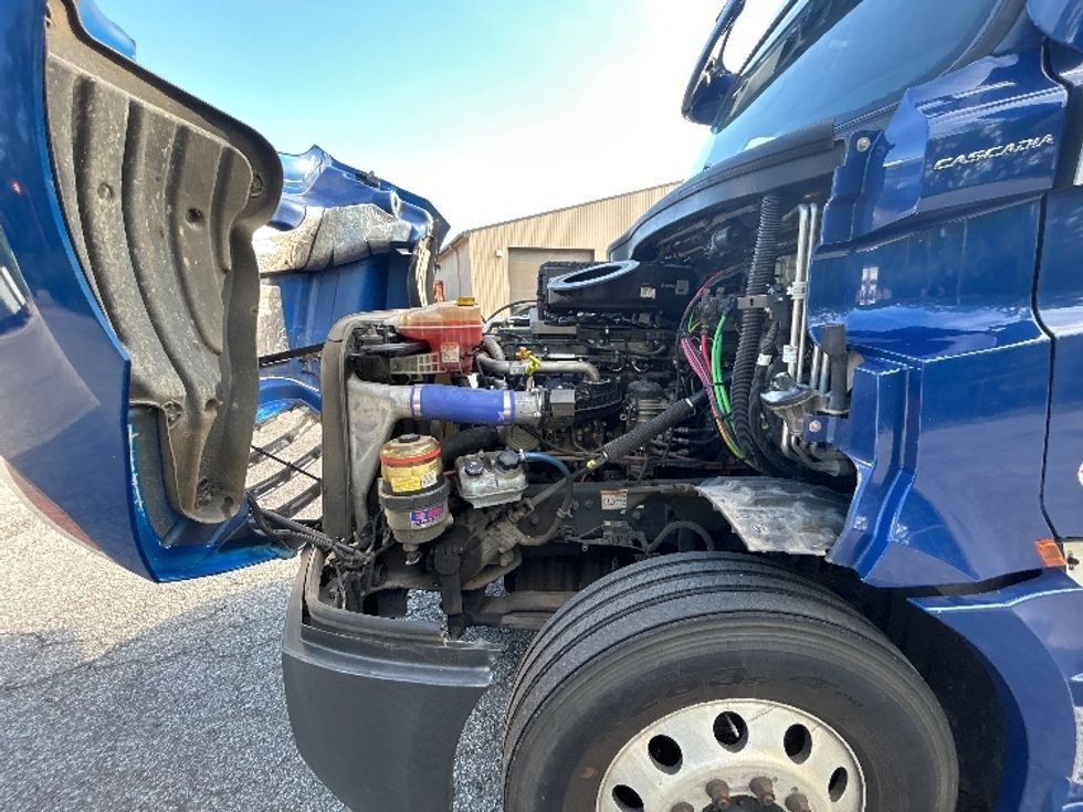 Sleeper Tractor-Heavy Duty Tractors-Freightliner-2021-T12642ST-Fort Wayne-IN-506,123\n\t\tmiles-$ 56,250 - Image 20