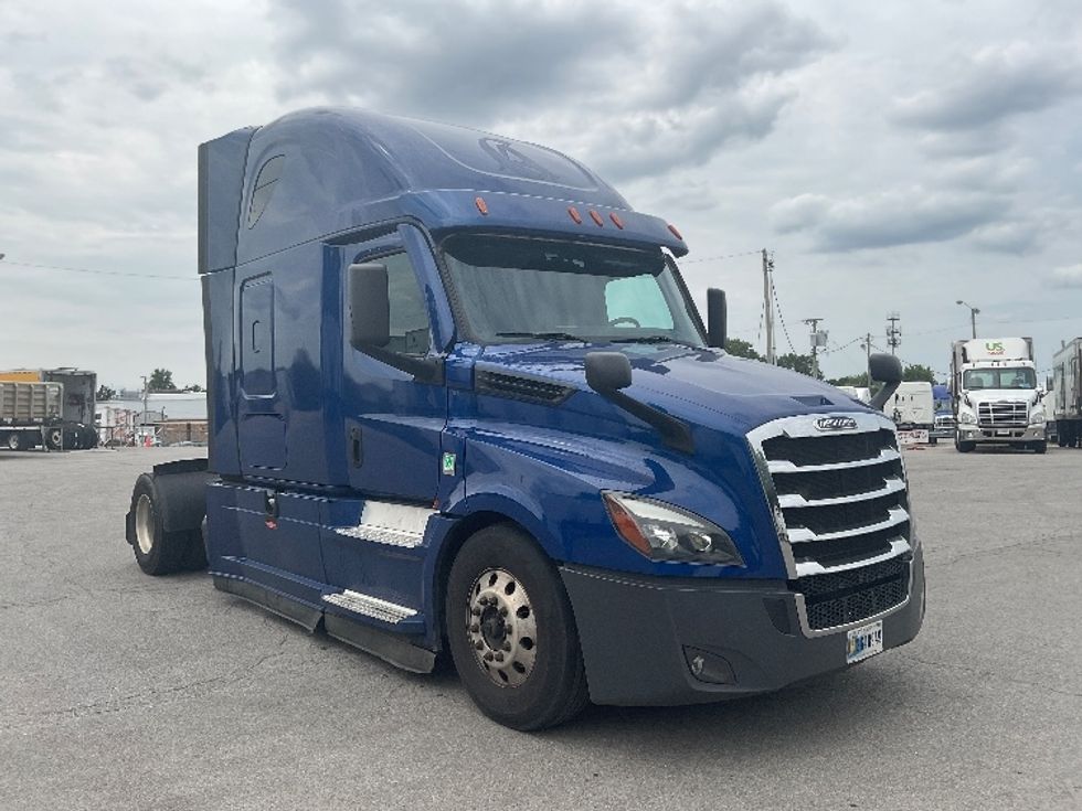 Sleeper Tractor-Heavy Duty Tractors-Freightliner-2021-T12642ST-Fort Wayne-IN-529,188\n\t\tmiles-$ 55,000 - Image 1