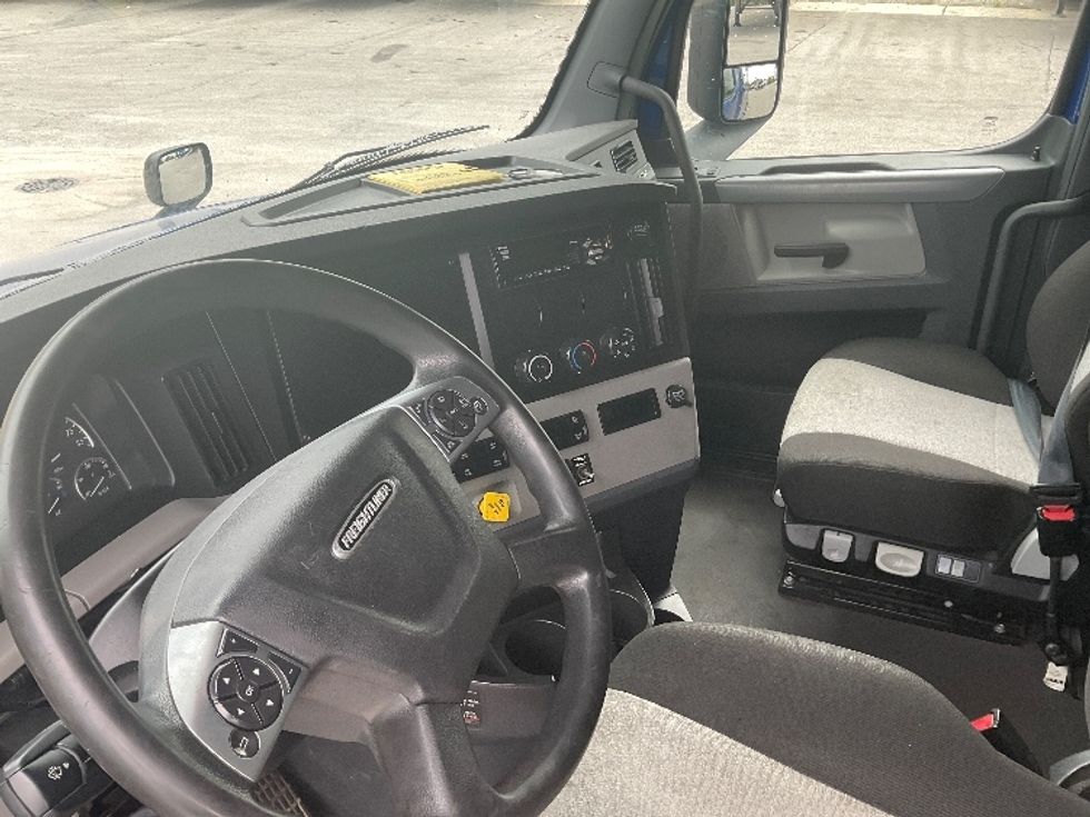 Sleeper Tractor-Heavy Duty Tractors-Freightliner-2021-T12642ST-Fort Wayne-IN-529,188\n\t\tmiles-$ 55,000 - Image 10
