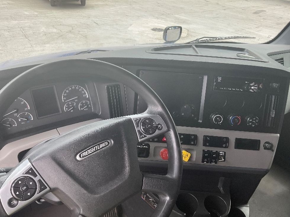 Sleeper Tractor-Heavy Duty Tractors-Freightliner-2021-T12642ST-Fort Wayne-IN-529,188\n\t\tmiles-$ 55,000 - Image 11