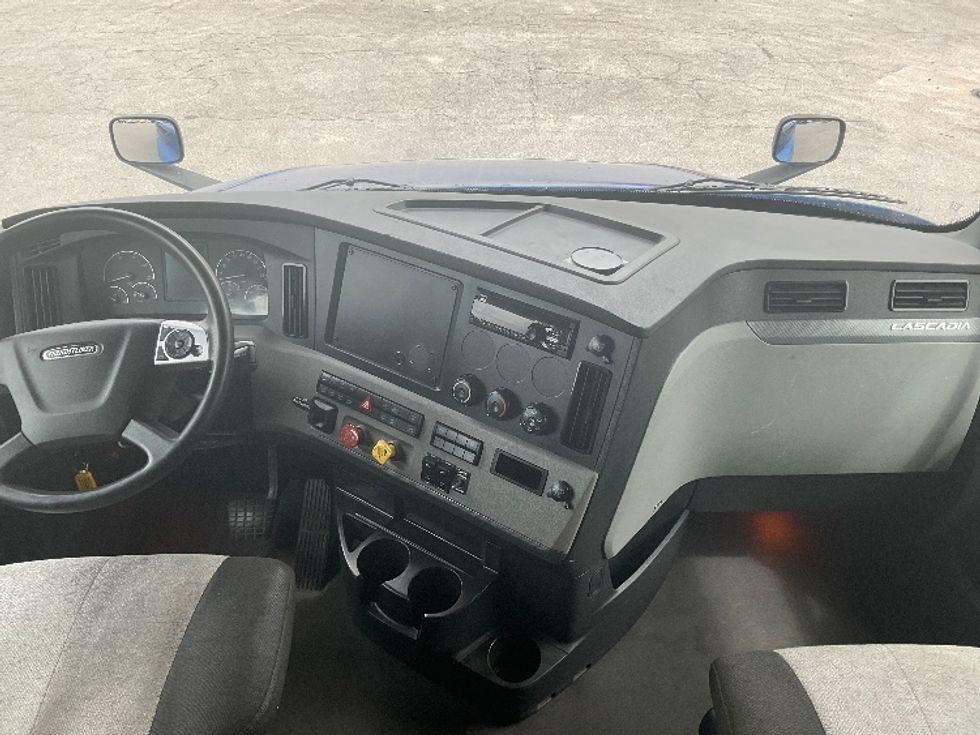Sleeper Tractor-Heavy Duty Tractors-Freightliner-2021-T12642ST-Fort Wayne-IN-529,188\n\t\tmiles-$ 55,000 - Image 12