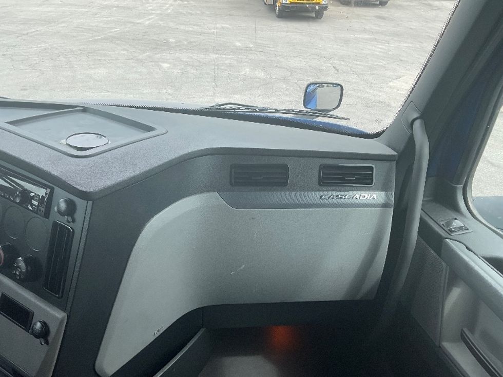 Sleeper Tractor-Heavy Duty Tractors-Freightliner-2021-T12642ST-Fort Wayne-IN-529,188\n\t\tmiles-$ 55,000 - Image 14