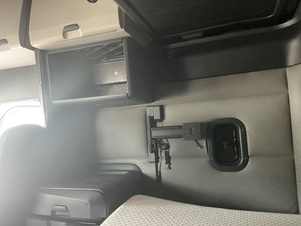 Sleeper Tractor-Heavy Duty Tractors-Freightliner-2021-T12642ST-Fort Wayne-IN-529,188\n\t\tmiles-$ 55,000 - Image 19
