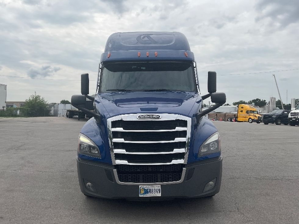 Sleeper Tractor-Heavy Duty Tractors-Freightliner-2021-T12642ST-Fort Wayne-IN-529,188\n\t\tmiles-$ 55,000 - Image 2