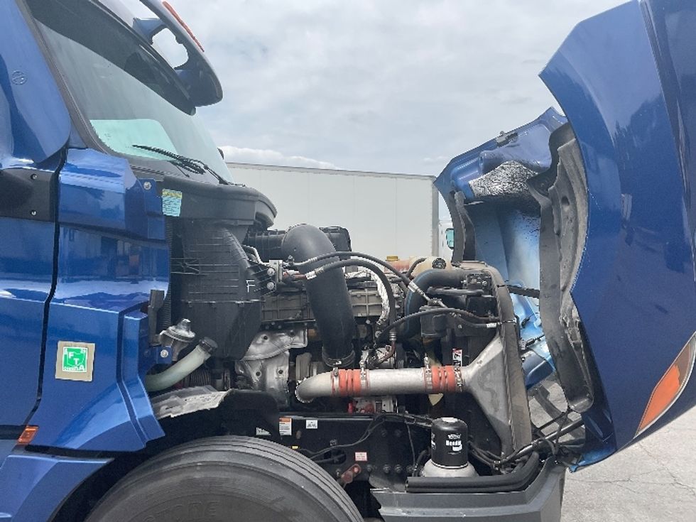 Sleeper Tractor-Heavy Duty Tractors-Freightliner-2021-T12642ST-Fort Wayne-IN-529,188\n\t\tmiles-$ 55,000 - Image 20