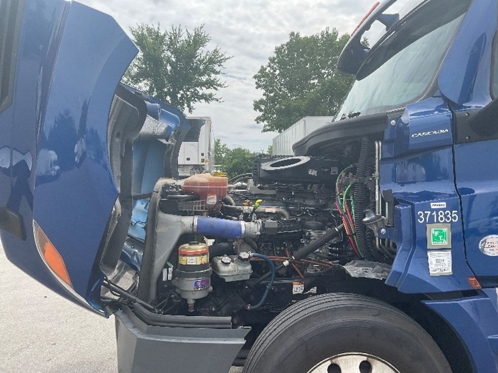 Sleeper Tractor-Heavy Duty Tractors-Freightliner-2021-T12642ST-Fort Wayne-IN-529,188\n\t\tmiles-$ 55,000 - Image 21