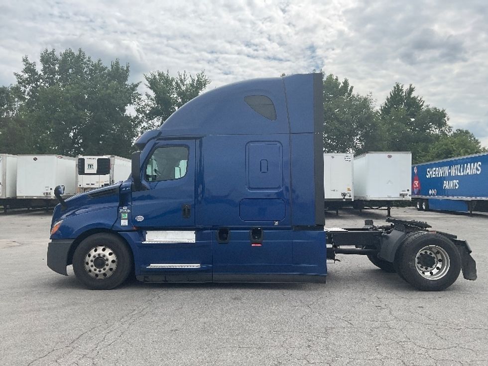 Sleeper Tractor-Heavy Duty Tractors-Freightliner-2021-T12642ST-Fort Wayne-IN-529,188\n\t\tmiles-$ 55,000 - Image 4