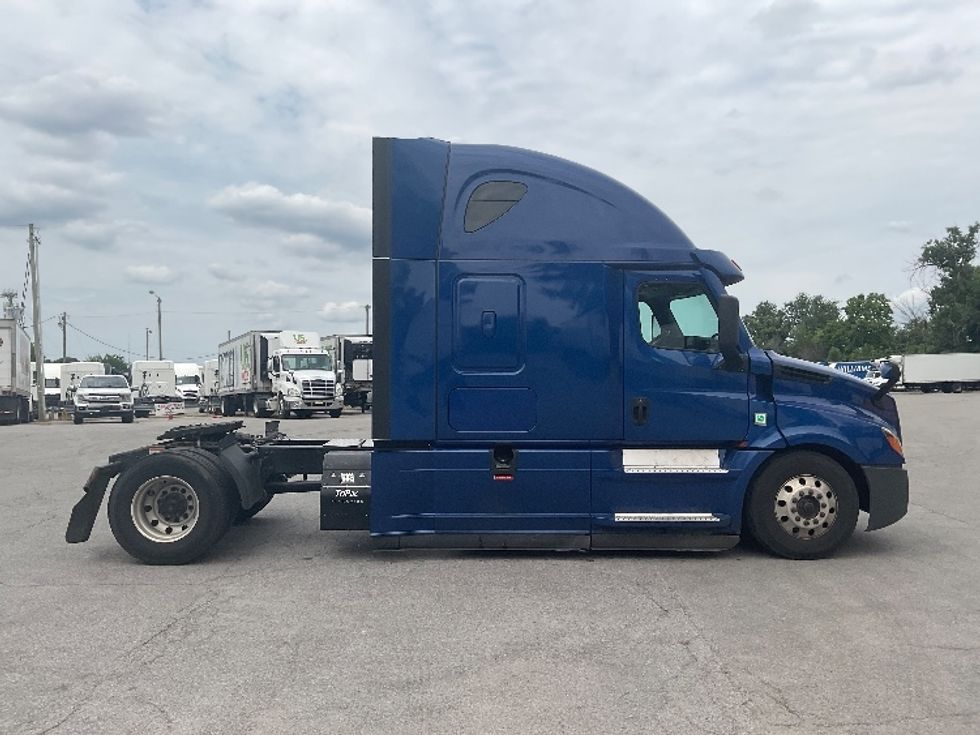 Sleeper Tractor-Heavy Duty Tractors-Freightliner-2021-T12642ST-Fort Wayne-IN-529,188\n\t\tmiles-$ 55,000 - Image 8