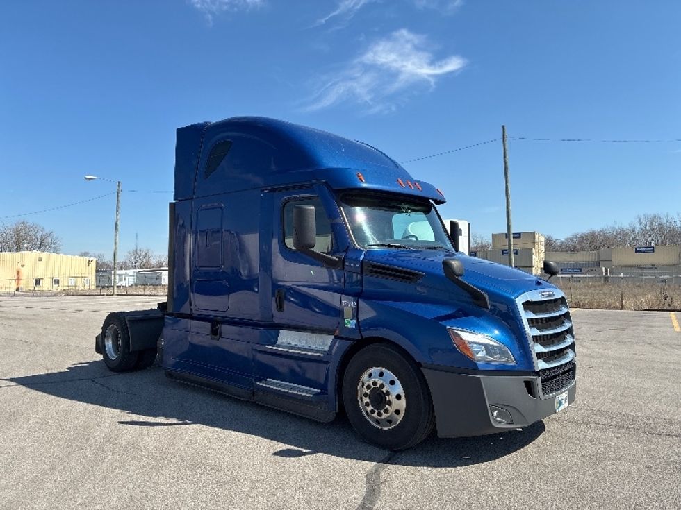 Sleeper Tractor-Heavy Duty Tractors-Freightliner-2021-T12642ST-Fort Wayne-IN-549,751\n\t\tmiles-$ 55,000 - Image 1