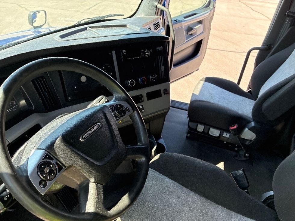 Sleeper Tractor-Heavy Duty Tractors-Freightliner-2021-T12642ST-Fort Wayne-IN-549,751\n\t\tmiles-$ 55,000 - Image 10