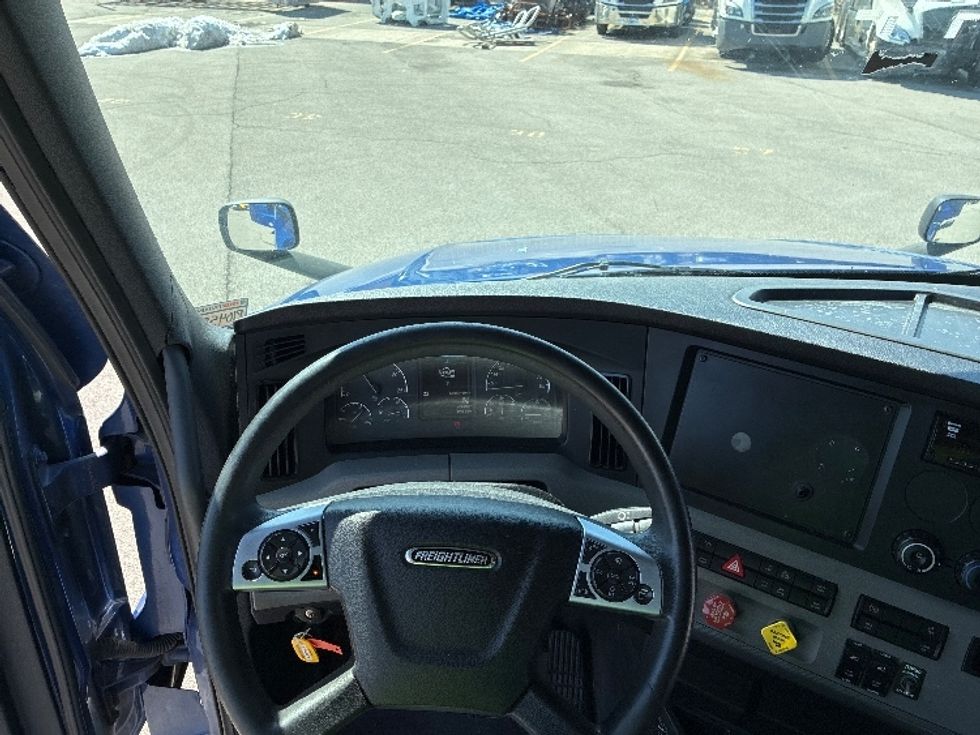 Sleeper Tractor-Heavy Duty Tractors-Freightliner-2021-T12642ST-Fort Wayne-IN-549,751\n\t\tmiles-$ 55,000 - Image 11