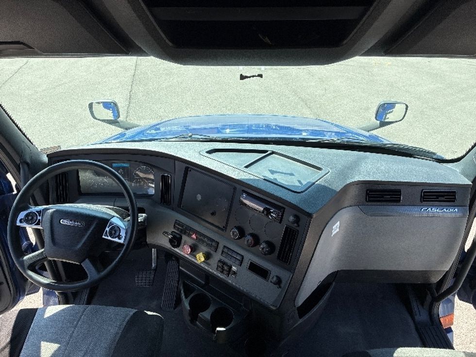 Sleeper Tractor-Heavy Duty Tractors-Freightliner-2021-T12642ST-Fort Wayne-IN-549,751\n\t\tmiles-$ 55,000 - Image 12