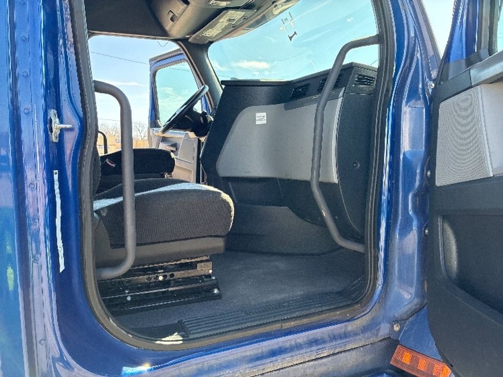 Sleeper Tractor-Heavy Duty Tractors-Freightliner-2021-T12642ST-Fort Wayne-IN-549,751\n\t\tmiles-$ 55,000 - Image 13