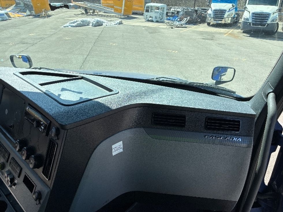 Sleeper Tractor-Heavy Duty Tractors-Freightliner-2021-T12642ST-Fort Wayne-IN-549,751\n\t\tmiles-$ 55,000 - Image 14