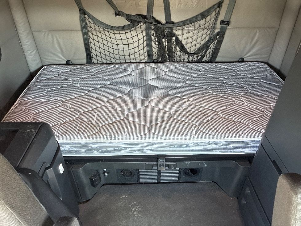 Sleeper Tractor-Heavy Duty Tractors-Freightliner-2021-T12642ST-Fort Wayne-IN-549,751\n\t\tmiles-$ 55,000 - Image 16