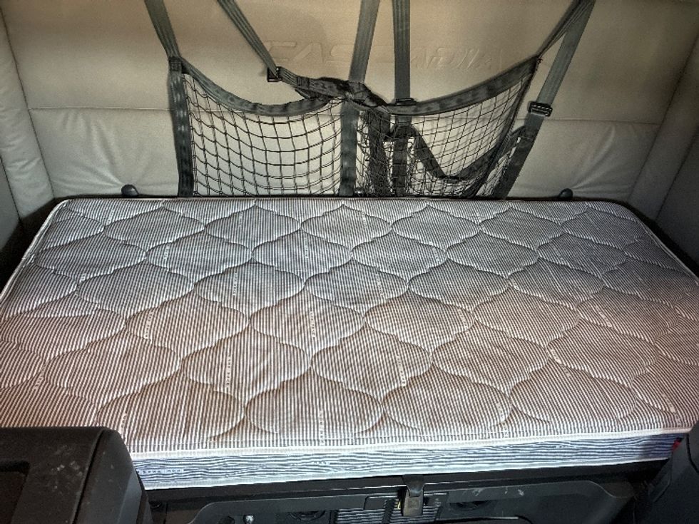 Sleeper Tractor-Heavy Duty Tractors-Freightliner-2021-T12642ST-Fort Wayne-IN-549,751\n\t\tmiles-$ 55,000 - Image 17