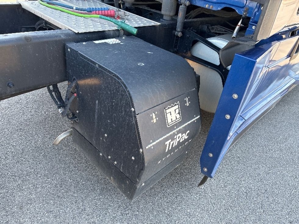 Sleeper Tractor-Heavy Duty Tractors-Freightliner-2021-T12642ST-Fort Wayne-IN-549,751\n\t\tmiles-$ 55,000 - Image 23