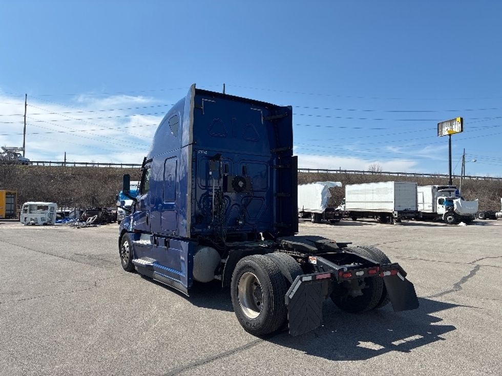 Sleeper Tractor-Heavy Duty Tractors-Freightliner-2021-T12642ST-Fort Wayne-IN-549,751\n\t\tmiles-$ 55,000 - Image 5