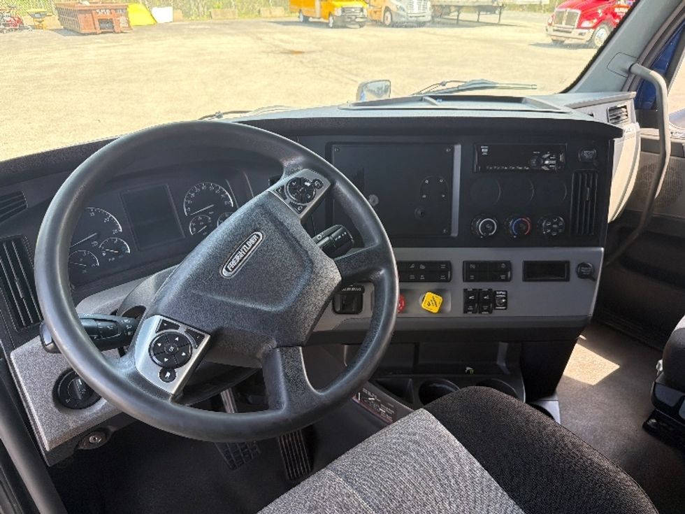Sleeper Tractor-Heavy Duty Tractors-Freightliner-2021-T12642ST-Fort Wayne-IN-555,890\n\t\tmiles-$ 54,000 - Image 10