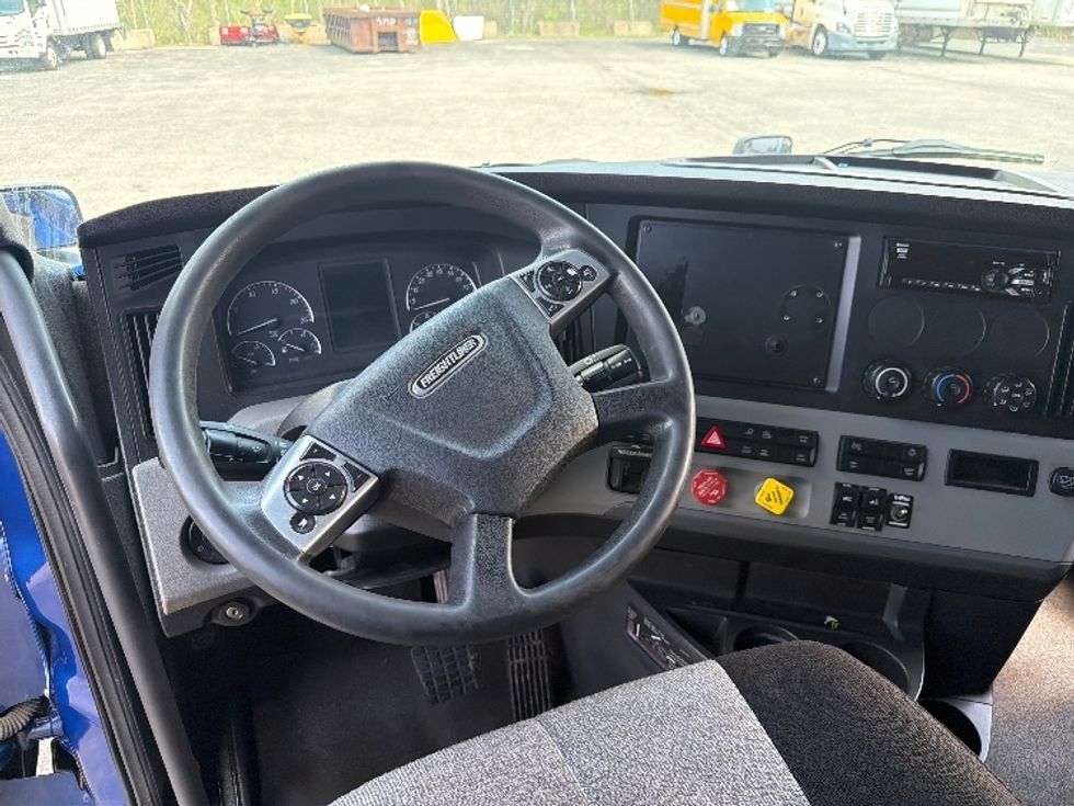 Sleeper Tractor-Heavy Duty Tractors-Freightliner-2021-T12642ST-Fort Wayne-IN-555,890\n\t\tmiles-$ 54,000 - Image 11