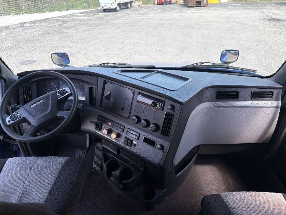 Sleeper Tractor-Heavy Duty Tractors-Freightliner-2021-T12642ST-Fort Wayne-IN-555,890\n\t\tmiles-$ 54,000 - Image 12