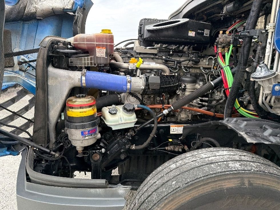 Sleeper Tractor-Heavy Duty Tractors-Freightliner-2021-T12642ST-Fort Wayne-IN-555,890\n\t\tmiles-$ 54,000 - Image 21