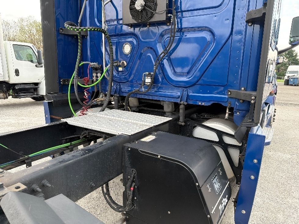 Sleeper Tractor-Heavy Duty Tractors-Freightliner-2021-T12642ST-Fort Wayne-IN-555,890\n\t\tmiles-$ 54,000 - Image 23
