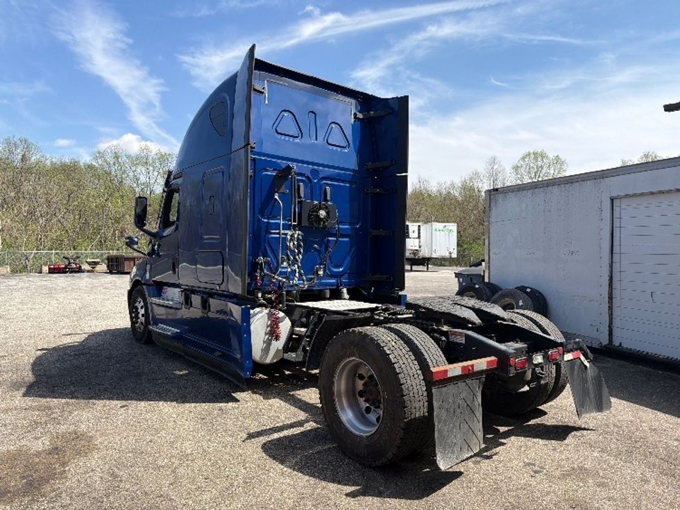 Sleeper Tractor-Heavy Duty Tractors-Freightliner-2021-T12642ST-Fort Wayne-IN-555,890\n\t\tmiles-$ 54,000 - Image 5